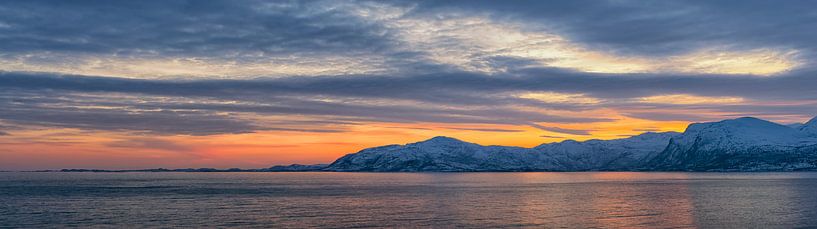 Vestfjord zonsondergangpanorama in Noord-Noorwegen in de winter van Sjoerd van der Wal Fotografie