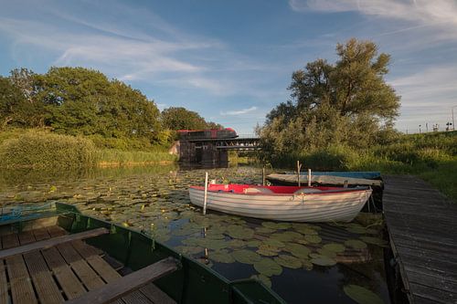 Bootjes bij spoorbrug