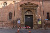 Deur van kerk in centrum van Bologna van Joost Adriaanse thumbnail
