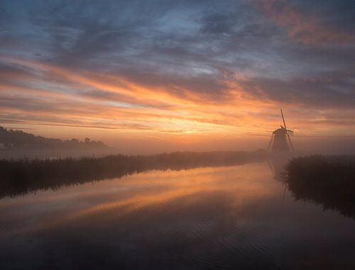 Achtkante Molen in Groot-Ammers net na zonsopkomst