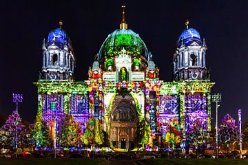 De Berlijnse Dom in speciale verlichting