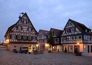 Neubulach, historische oude stad in de avond van Nick Wendt