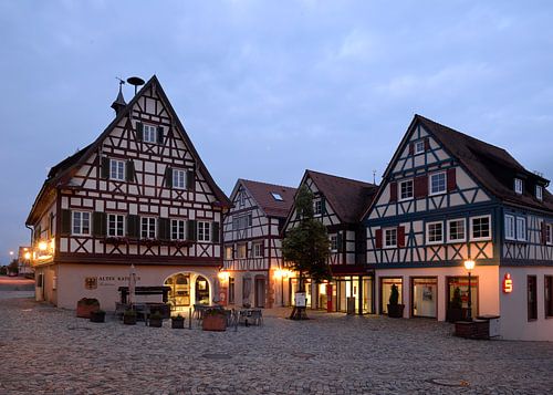 Neubulach, historische oude stad in de avond