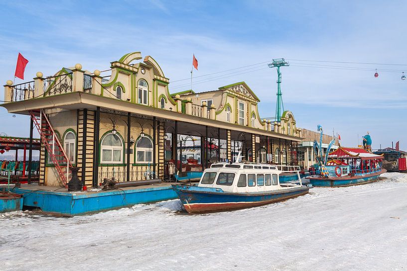 Tour boats in Harbin by Sander Groenendijk
