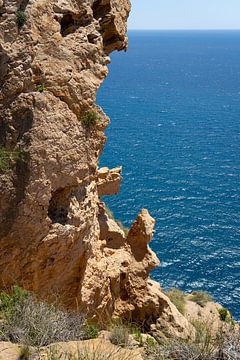 Felsformation und das blaue Mittelmeer