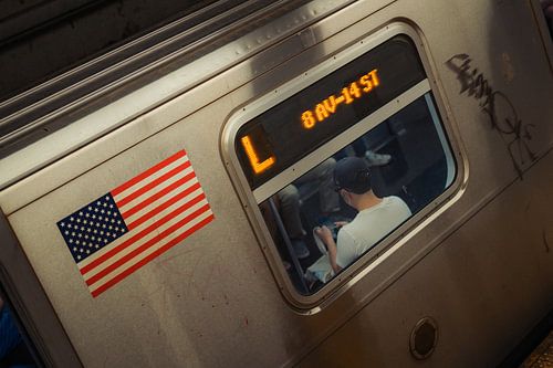 NY Subway – L-Train Fahrgast und amerikanisches Lebensgefühl