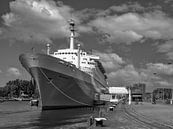 voormalig SS Rotterdam van de HAL (zwart wit) van Rick Van der Poorten thumbnail