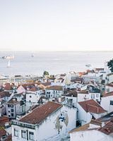 Uitzicht over Lissabon ᝢ wit stadszicht reisfotografie Portugal Europe