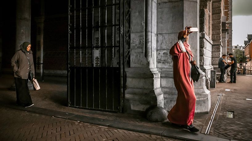 LOST IN AMSTERDAM (2019-335) by OFOTO RAY van Schaffelaar