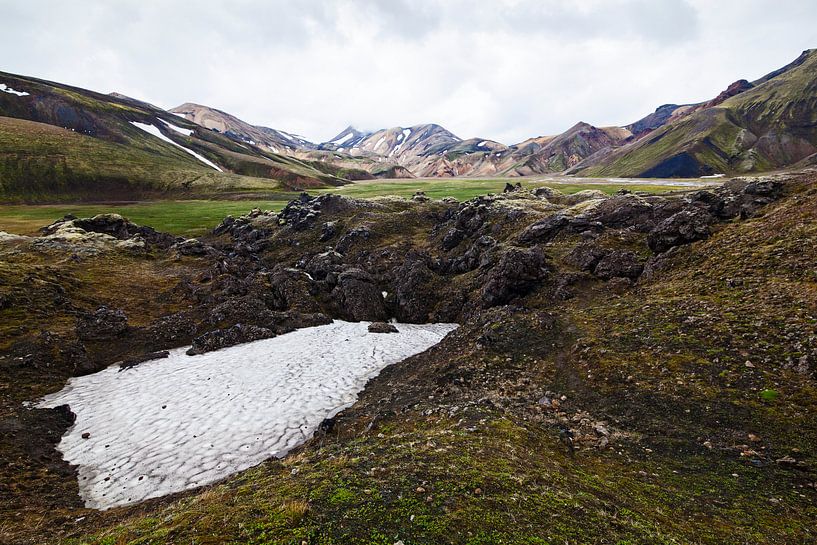Landmannalaugar bergen, sneeuw en groen von Ab Wubben