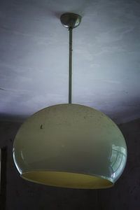 Plafonnier en verre poussiéreux