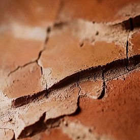 Verweerde terracotta met diepe scheuren van Imperial Art House