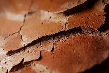 Verweerde terracotta met diepe scheuren van Imperial Art House