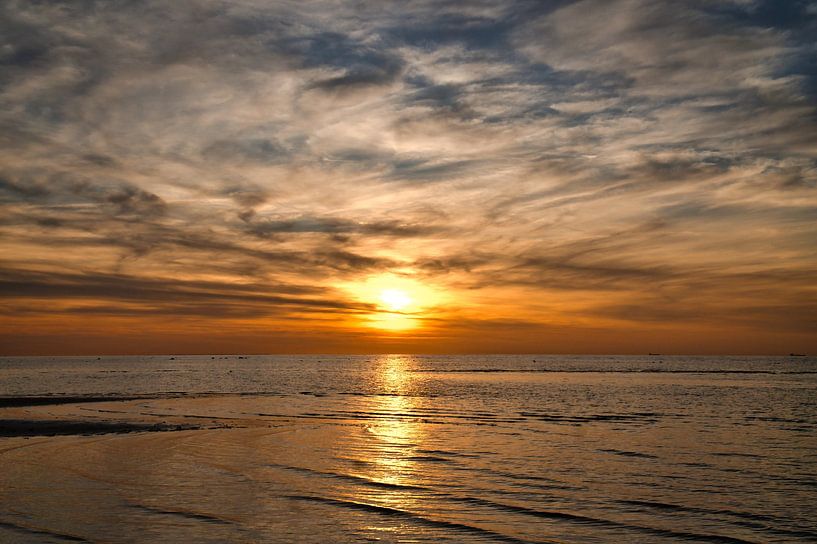 Zonsondergang op het strand van Zingst, romantisch van Martin Köbsch