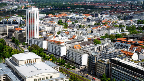 Het centrum van Leipzig, tussen oude gebouwen en moderniteit, gezien vanuit de lucht