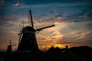 Holländische Mühlen im Abendlicht von Eus Driessen