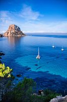 Un catamaran surveille l'Es Vedra