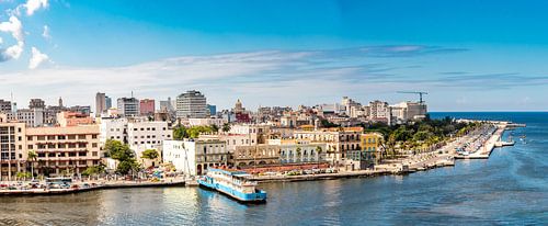 Panoramisch uitzicht op de haven van Havana en Malecon Cuba