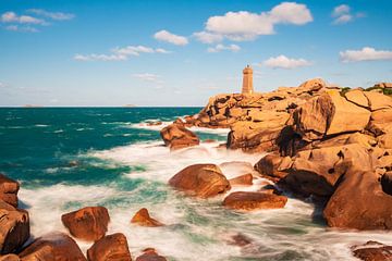 Atlantic Ocean coast in Brittany, France by Rico Ködder