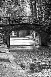 Regen op de Nieuwegracht in Utrecht. van André Blom Fotografie Utrecht