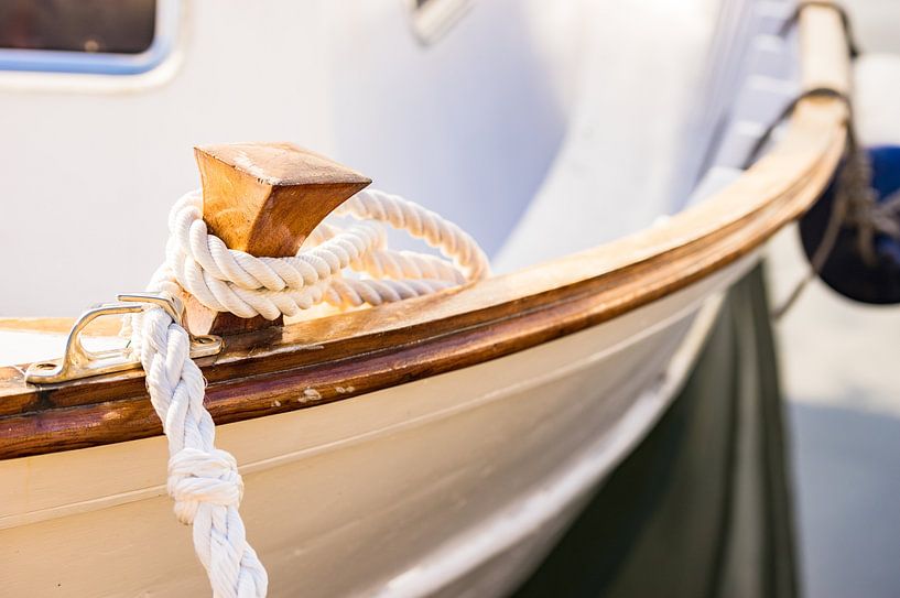 Detailopname van touwklamp op bootdek van Alex Winter