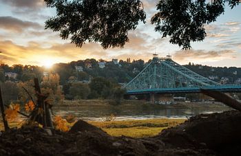 Blaues Wunder am frühen Morgen