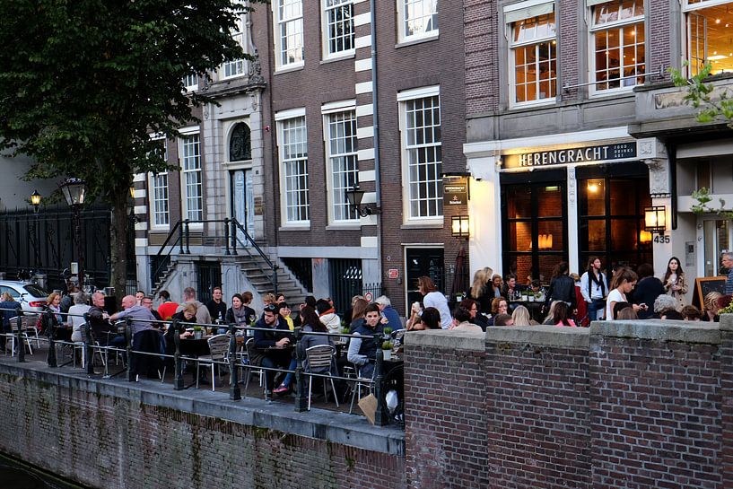 Terras aan de gracht by Mirjam de Jonge