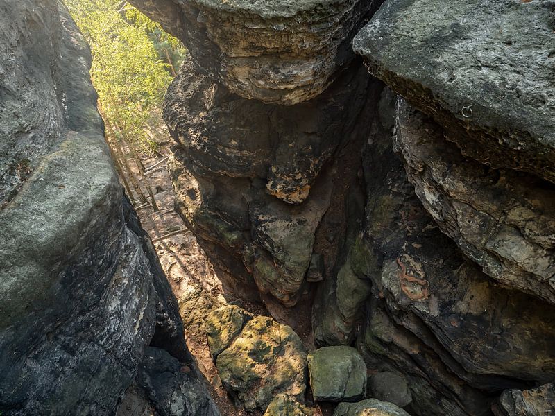 Lampertstein, Saxon Switzerland - Rock crevice at Lampertshorn by Pixelwerk