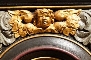 Goldene Putte am Seitenportal der Nikolaikirche, Altstadt, Stralsund, Mecklenburg-Vorpommern, Deutsc
