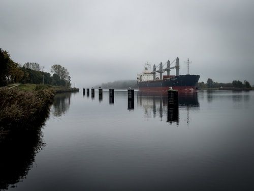 Schiff auf dem Nord-Ostee-Kanal von Dirk Rüter
