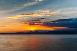 Sonnenuntergang am Gardasee / Bergsee