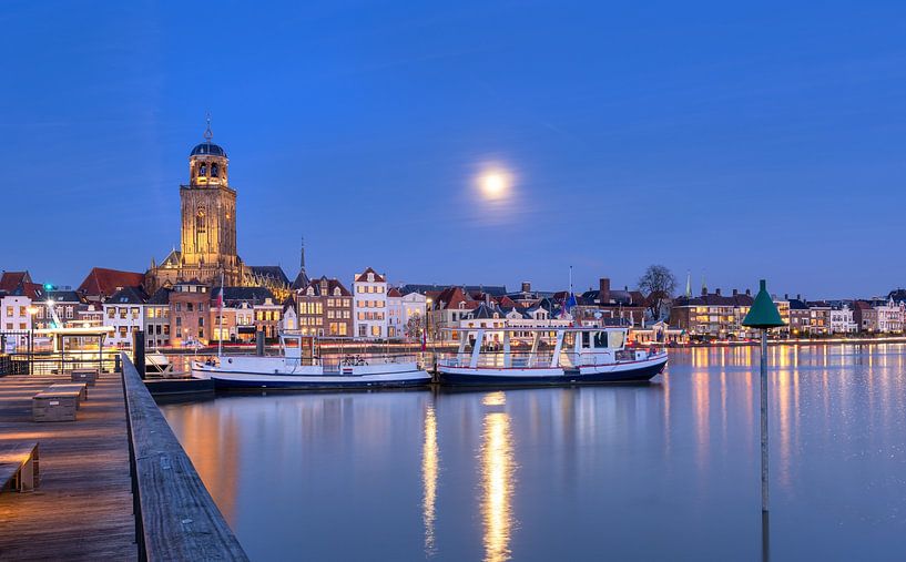 Deventer le soir avec la pleine lune, Pays-Bas par Adelheid Smitt