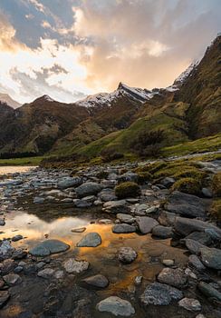 Sonnenaufgang über Sharktooth Peak in Neuseeland