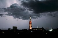 Bliksem met de grote kerk van Breda
