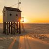 Drenkenlingen Hütte Terschelling bei Sonnenuntergang von Meindert Marinus