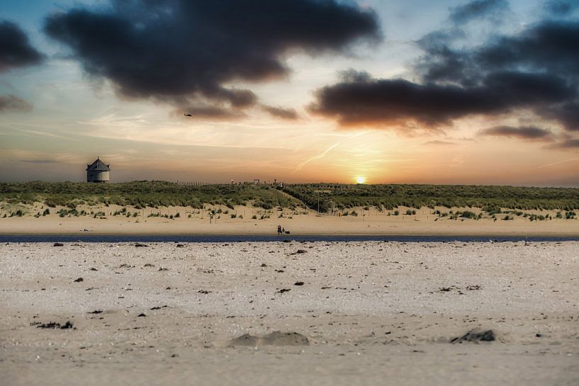 Beach walk by Carla van Zomeren