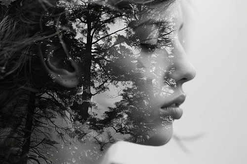 double exposure vrouw en bos