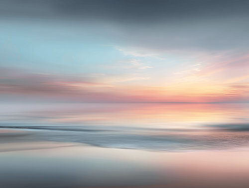 Pastellhimmel über dem stillen Meer