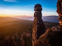 Zonsopgang bij Pfaffenstein in Saksisch Zwitserland