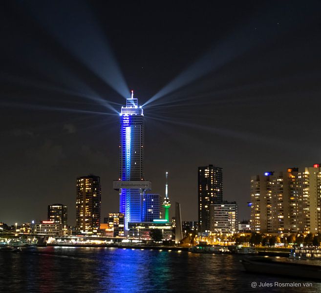 Lachshafenturm während der Lichtshow von Jules van Rosmalen