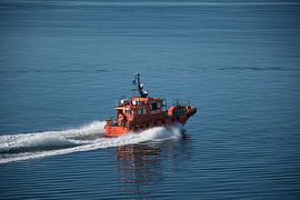 Pilot ship speeding by by Frank's Awesome Travels