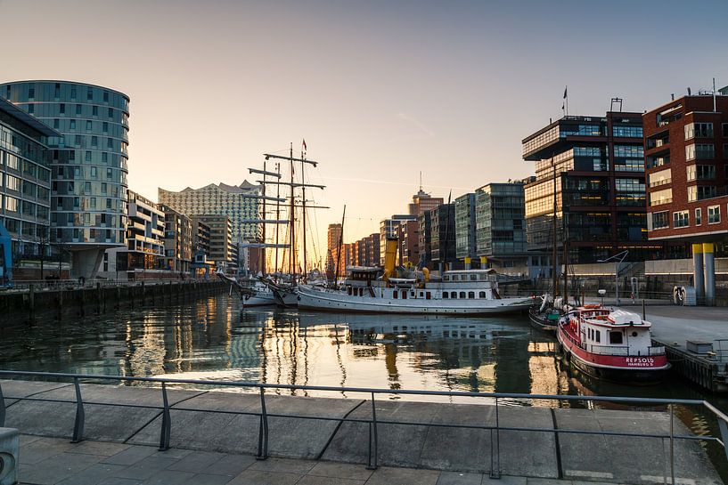 Hamburg by Ursula Reins