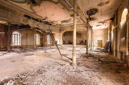 Salle de bal abandonnée.