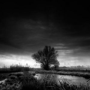 Between churches von Ruud Peters