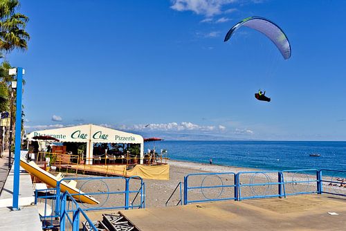 Paragliding in Letojanni aan de Ionische Zee 