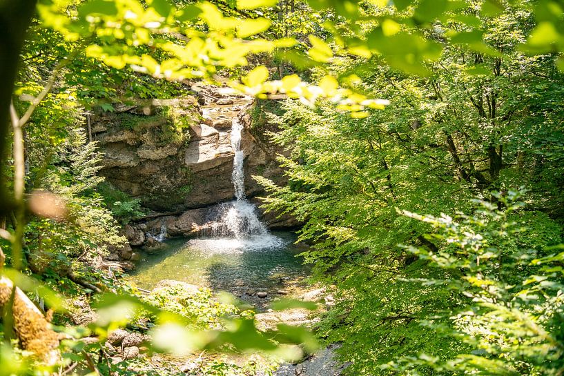 Chute d'eau dans la vallée de Gunzesried dans l'Allgäu par Leo Schindzielorz