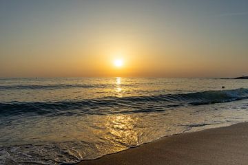 Coucher de soleil sur la plage, Toscane Italie sur Animaflora PicsStock