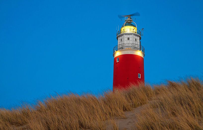 Leuchtturm von Texel in der blauen Stunde von Justin Sinner Pictures ( Fotograaf op Texel)