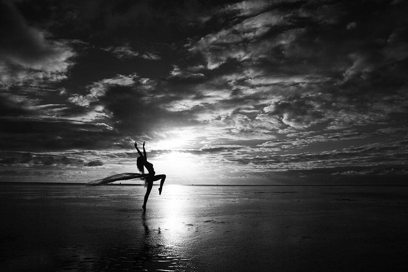 Artistic Nude on the wad with a cloth at sunset by Arjan Groot