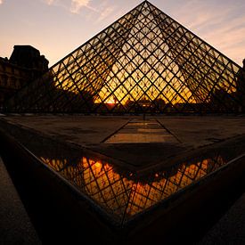 Louvre museum by Lisa Dumon